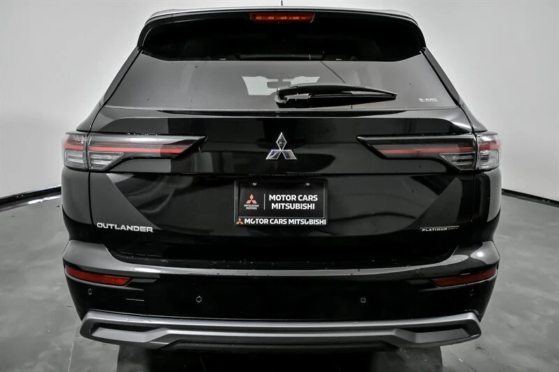 2025 Mitsubishi Outlander - Image 8 of 21
