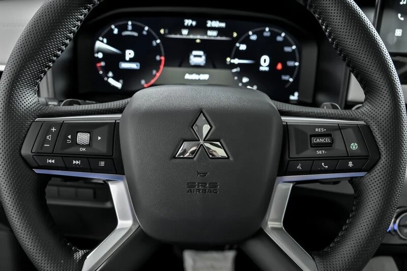 2025 Mitsubishi Outlander - Image 20 of 21
