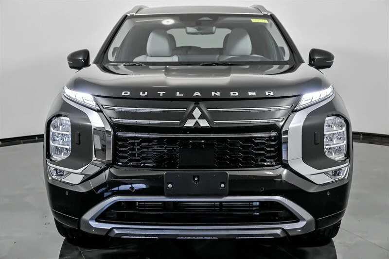 2025 Mitsubishi Outlander - Image 4 of 21