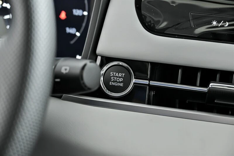 2025 Mitsubishi Outlander - Image 21 of 21
