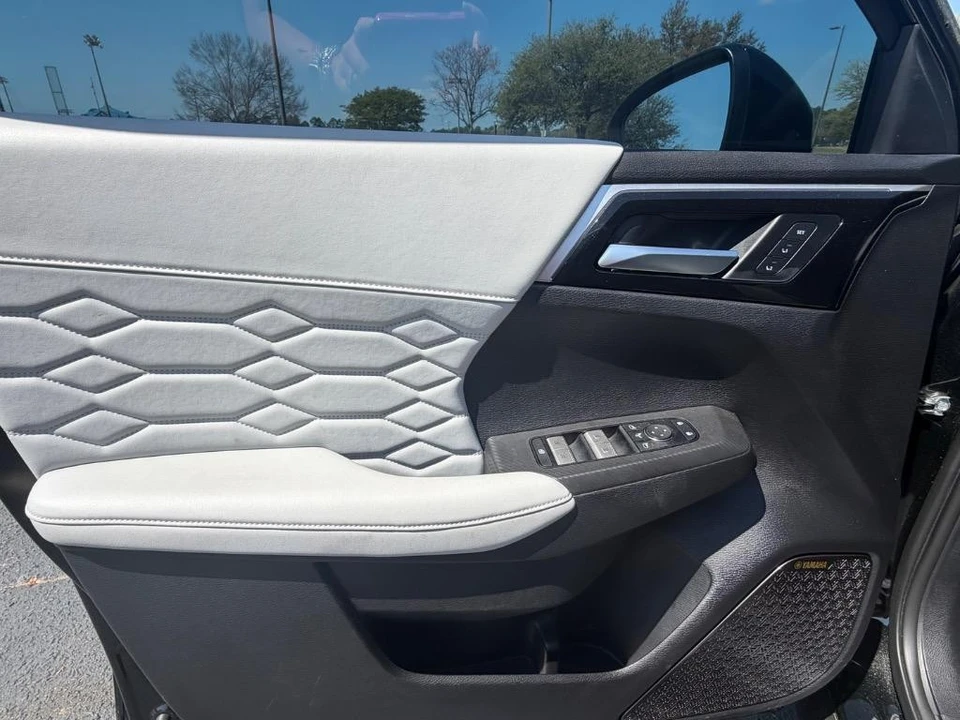 2025 Mitsubishi Outlander - Image 6 of 31