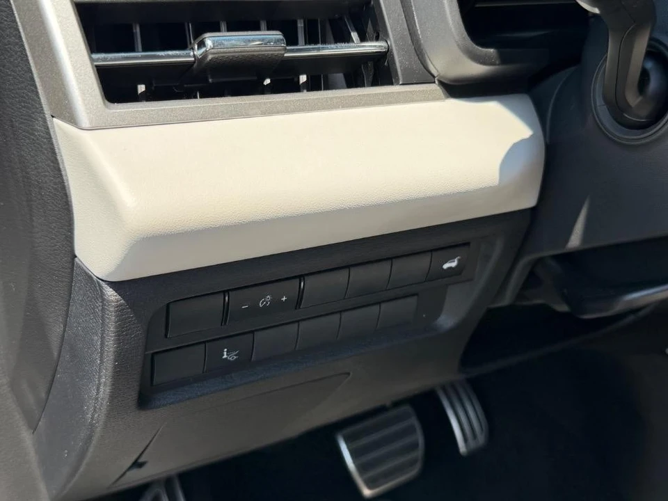 2025 Mitsubishi Outlander - Image 12 of 31