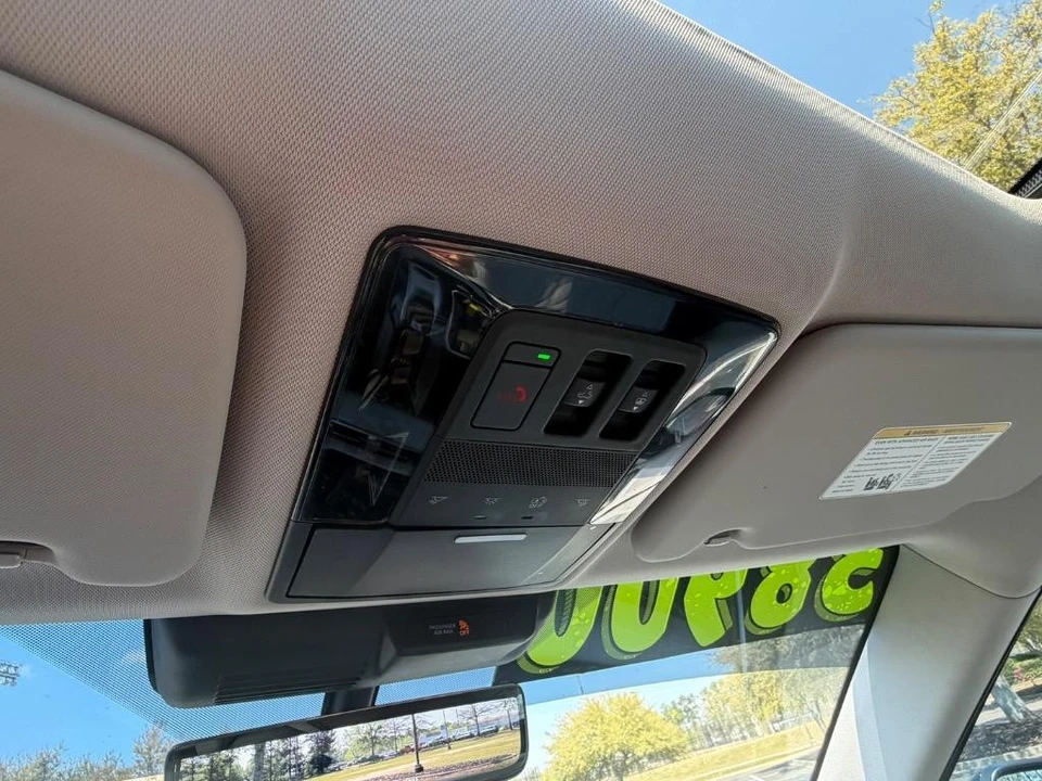2025 Mitsubishi Outlander - Image 22 of 31