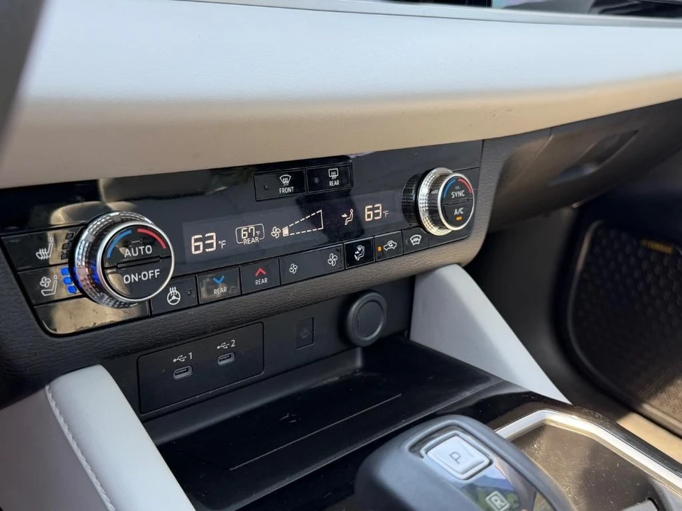 2025 Mitsubishi Outlander - Image 17 of 31