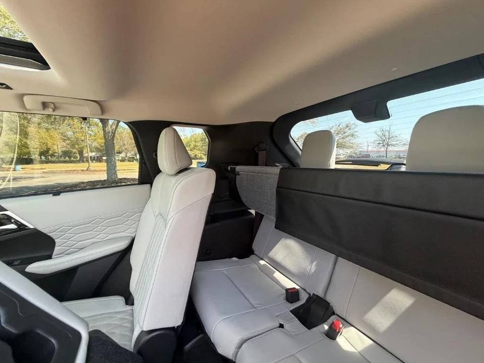 2025 Mitsubishi Outlander - Image 31 of 31