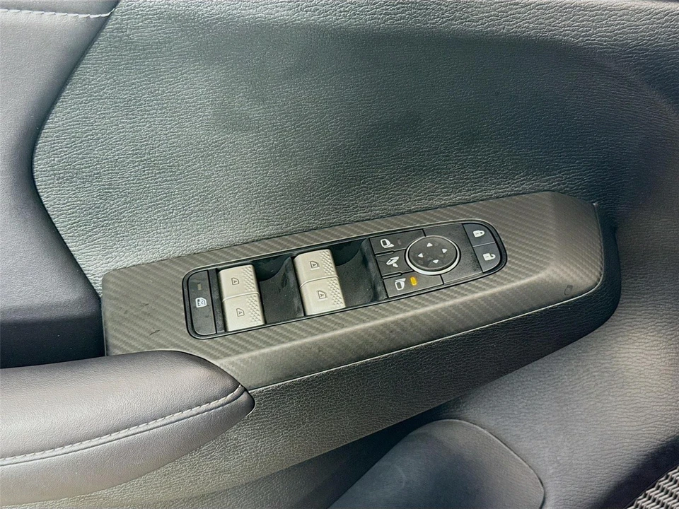 2025 Mitsubishi Outlander - Image 17 of 21