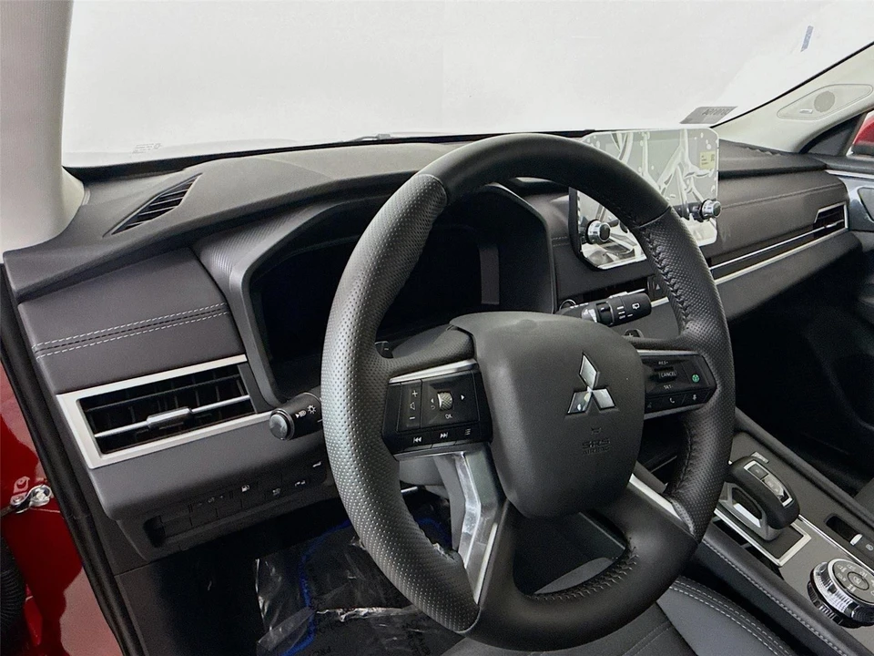 2025 Mitsubishi Outlander - Image 9 of 21