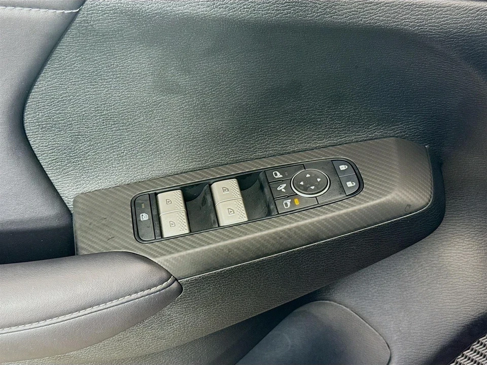 2025 Mitsubishi Outlander - Image 17 of 21