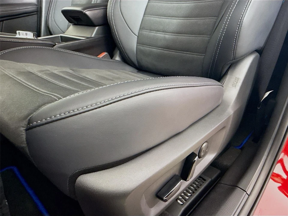 2025 Mitsubishi Outlander - Image 19 of 21