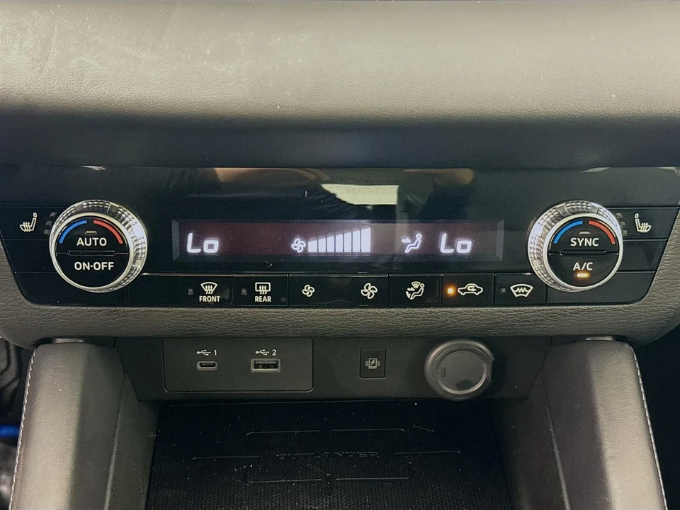2025 Mitsubishi Outlander - Image 15 of 21