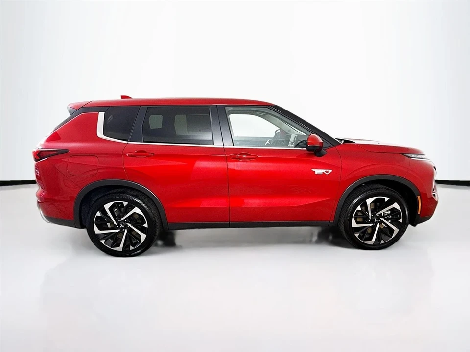 2025 Mitsubishi Outlander - Image 8 of 21