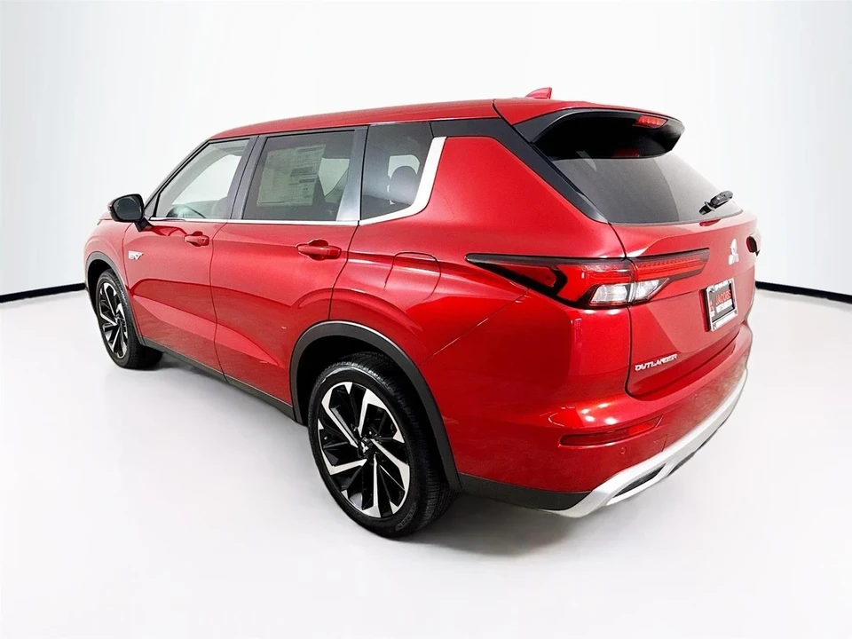 2025 Mitsubishi Outlander - Image 5 of 21