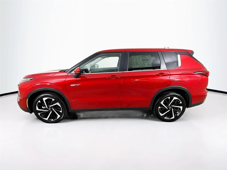 2025 Mitsubishi Outlander - Image 4 of 21