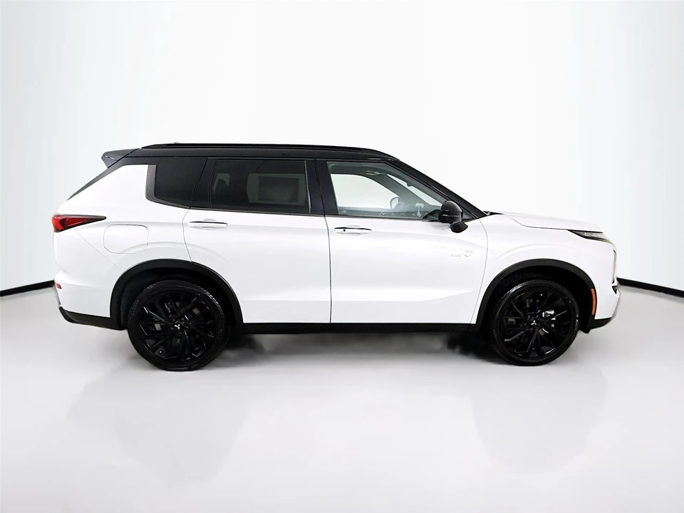 2025 Mitsubishi Outlander - Image 8 of 21