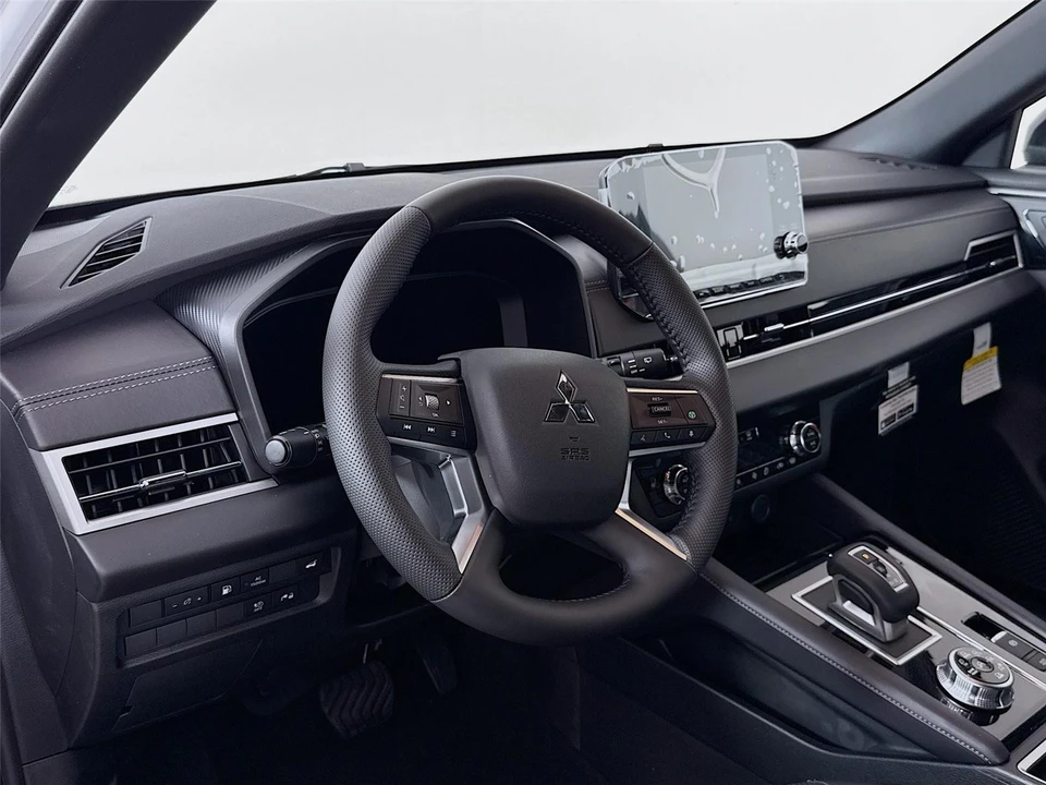 2025 Mitsubishi Outlander - Image 9 of 21