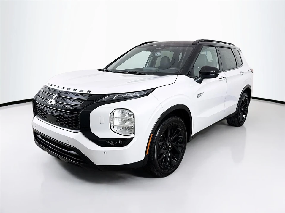 2025 Mitsubishi Outlander - Image 3 of 21