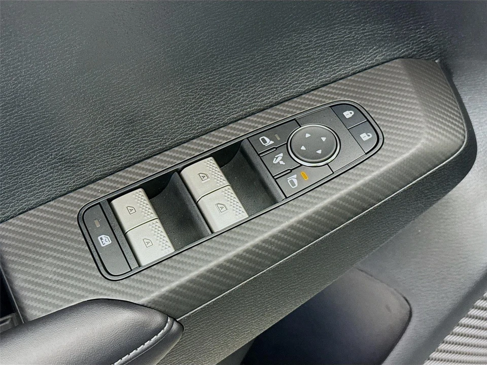 2025 Mitsubishi Outlander - Image 18 of 21