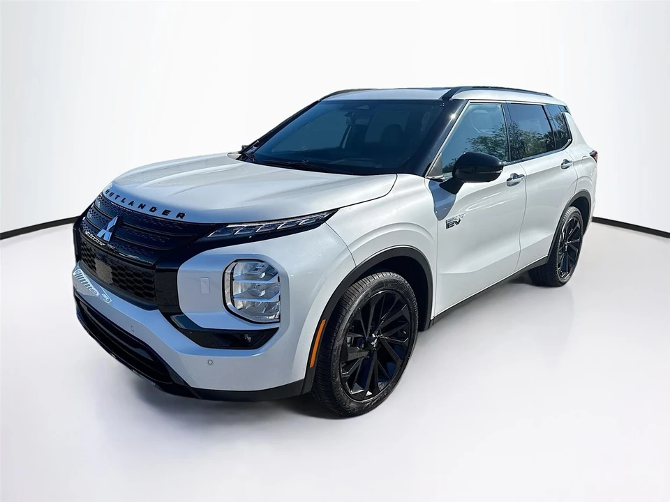 2025 Mitsubishi Outlander - Image 3 of 21
