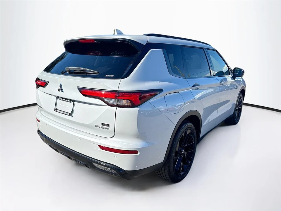 2025 Mitsubishi Outlander - Image 7 of 21