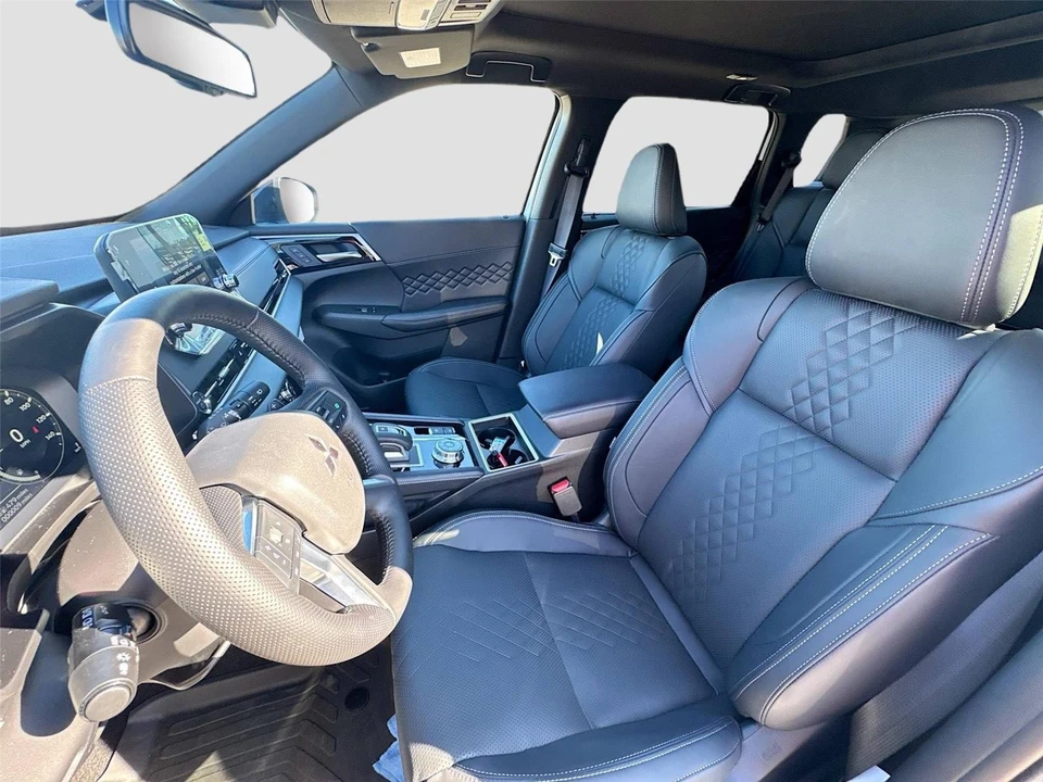2025 Mitsubishi Outlander - Image 21 of 21