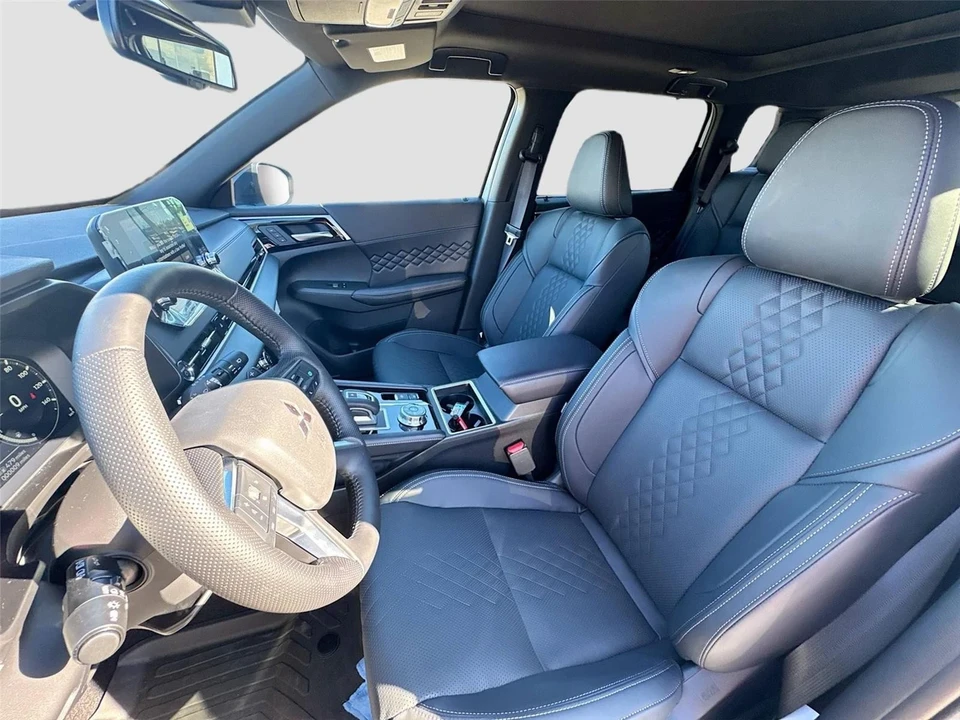 2025 Mitsubishi Outlander - Image 21 of 21