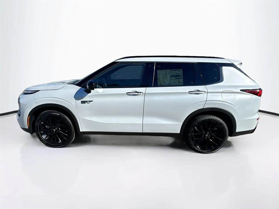 2025 Mitsubishi Outlander - Image 4 of 21