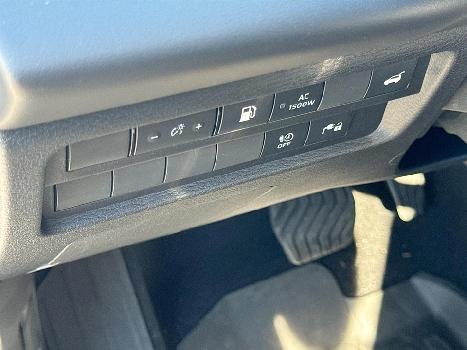 2025 Mitsubishi Outlander - Image 10 of 21