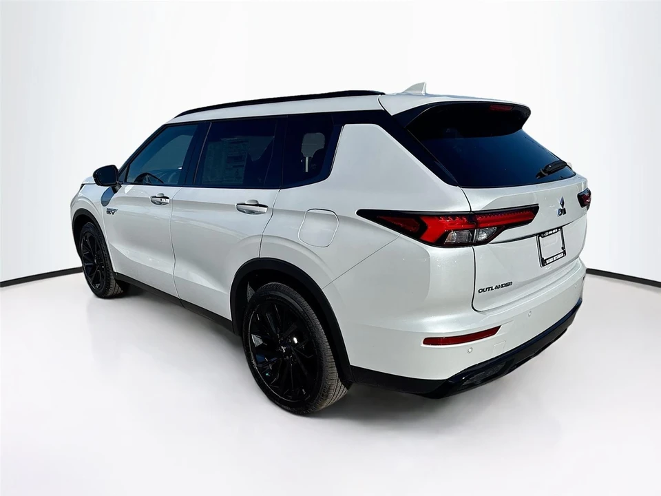 2025 Mitsubishi Outlander - Image 5 of 21