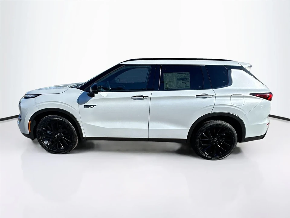 2025 Mitsubishi Outlander - Image 4 of 21