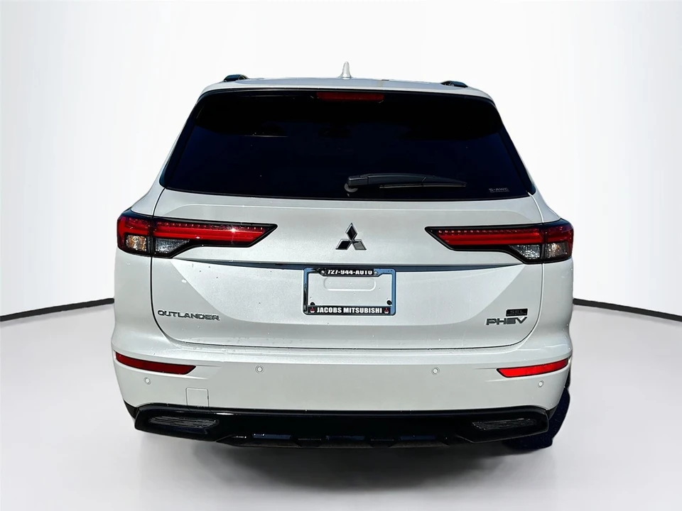 2025 Mitsubishi Outlander - Image 6 of 21