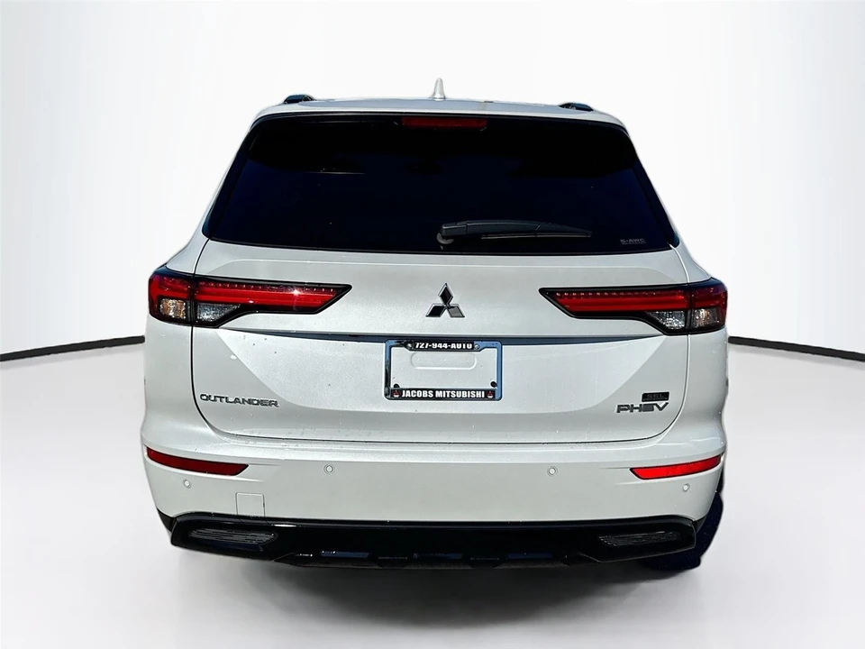 2025 Mitsubishi Outlander - Image 6 of 21