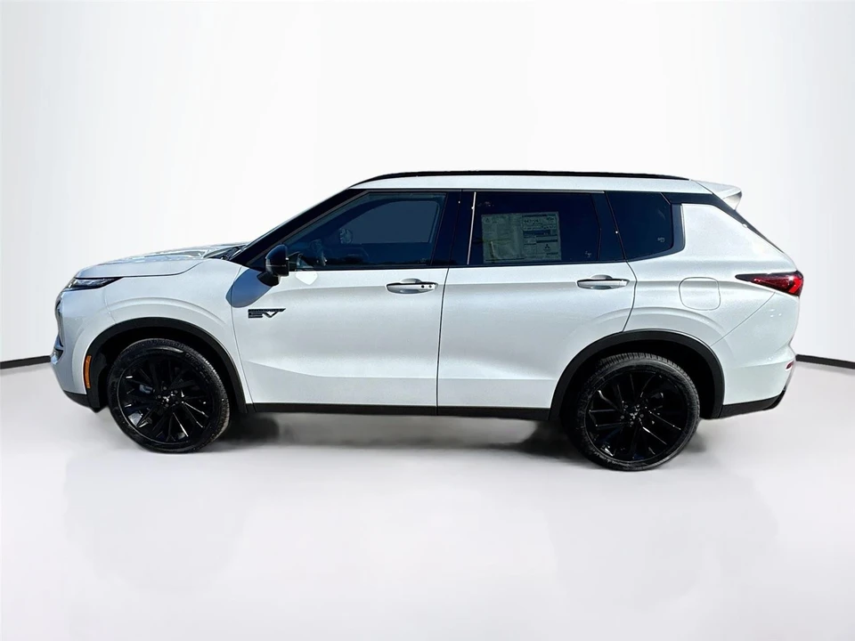 2025 Mitsubishi Outlander - Image 4 of 21