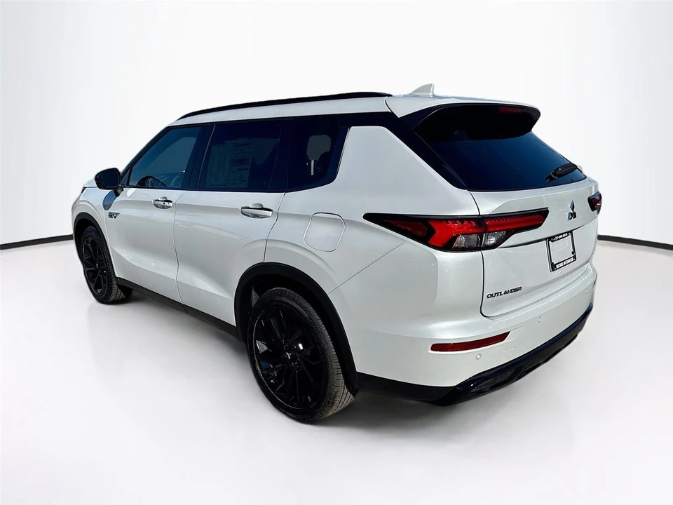 2025 Mitsubishi Outlander - Image 5 of 21
