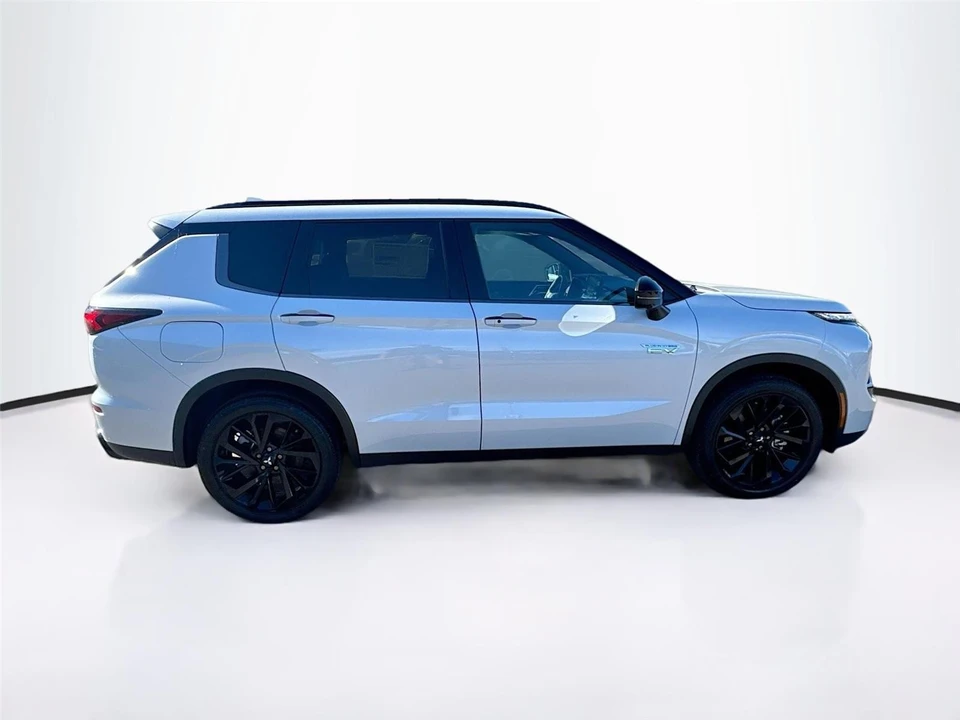 2025 Mitsubishi Outlander - Image 8 of 21