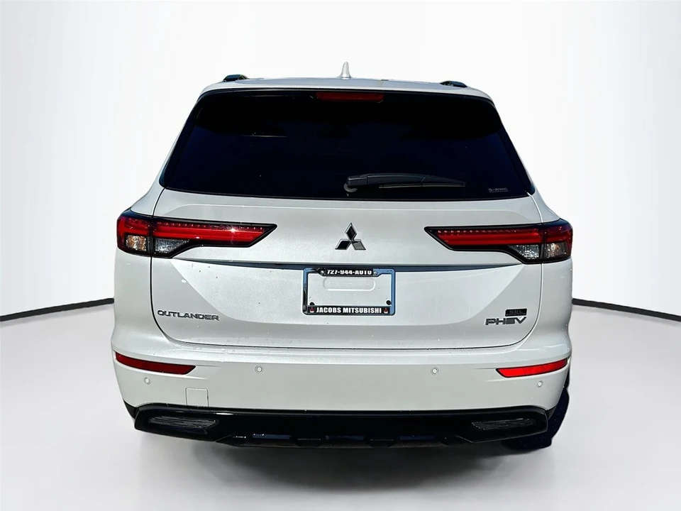 2025 Mitsubishi Outlander - Image 6 of 21