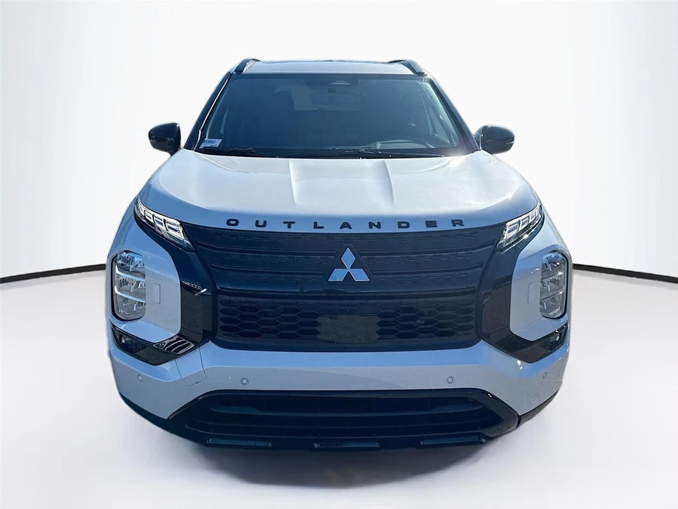 2025 Mitsubishi Outlander - Image 3 of 21