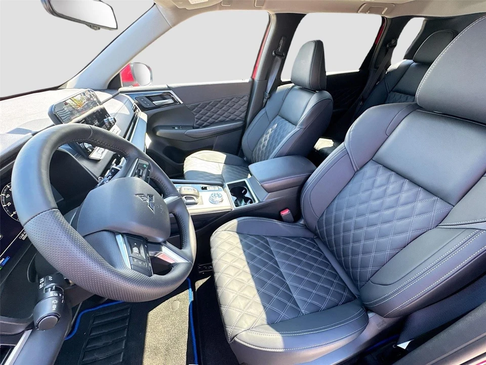 2025 Mitsubishi Outlander - Image 21 of 21