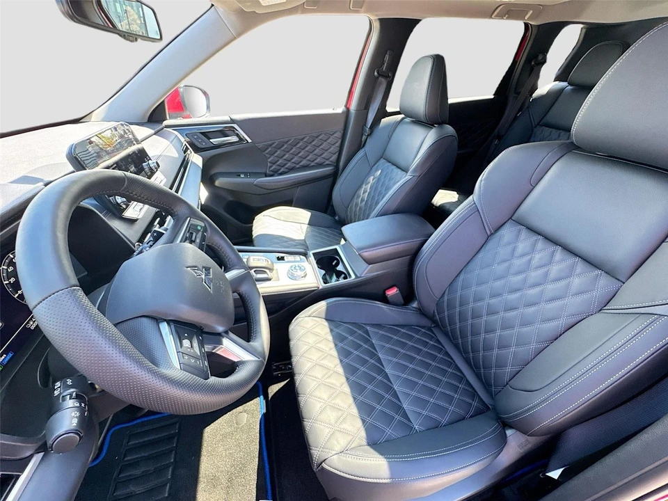 2025 Mitsubishi Outlander - Image 21 of 21