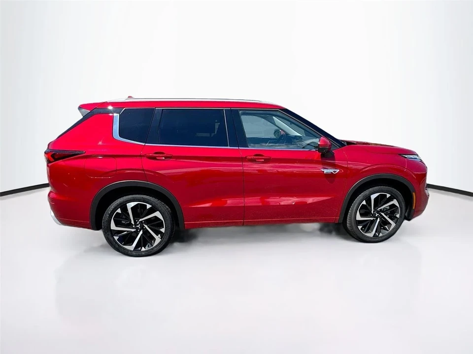 2025 Mitsubishi Outlander - Image 8 of 21