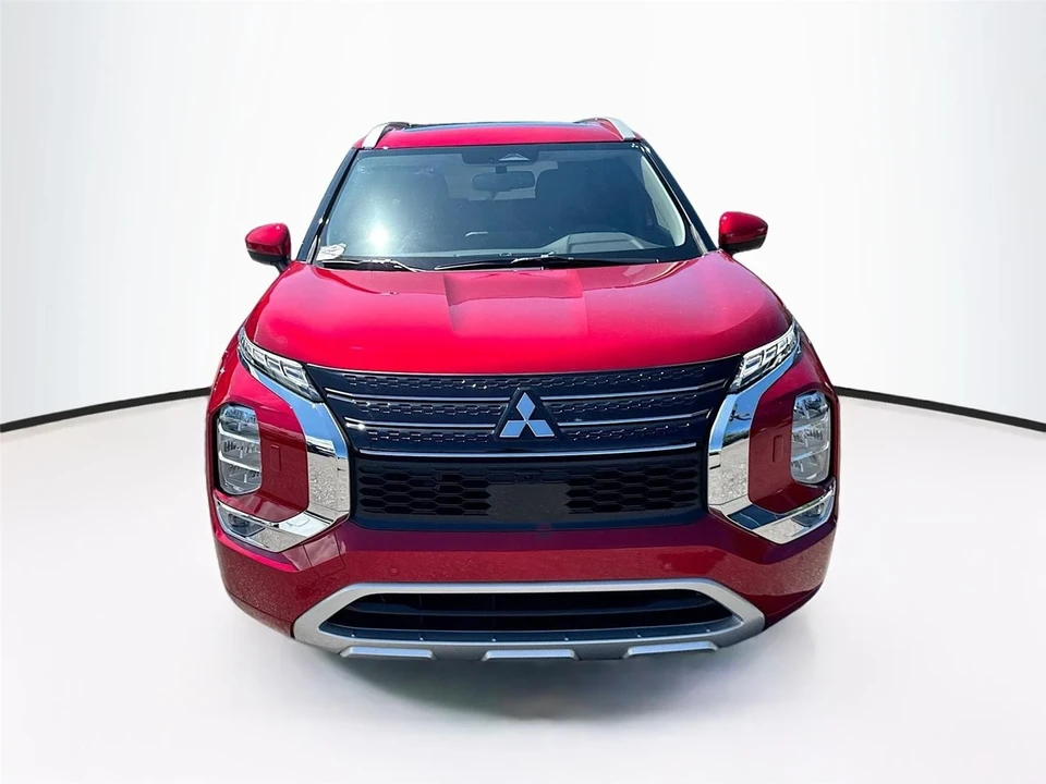 2025 Mitsubishi Outlander - Image 2 of 21