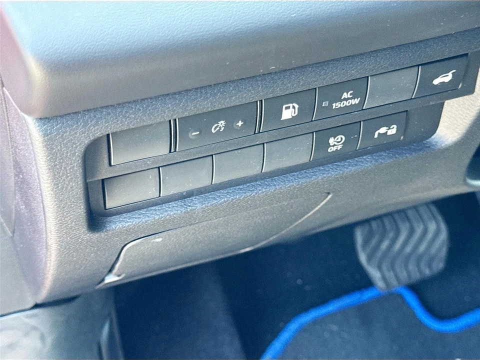 2025 Mitsubishi Outlander - Image 10 of 21