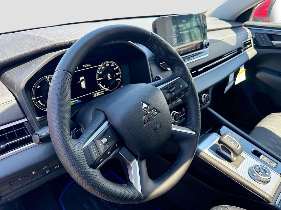 2025 Mitsubishi Outlander - Image 9 of 21