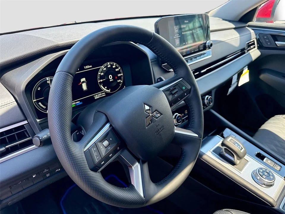 2025 Mitsubishi Outlander - Image 9 of 21