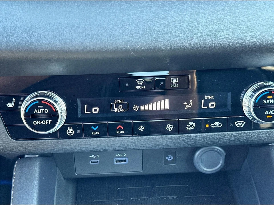 2025 Mitsubishi Outlander - Image 16 of 21