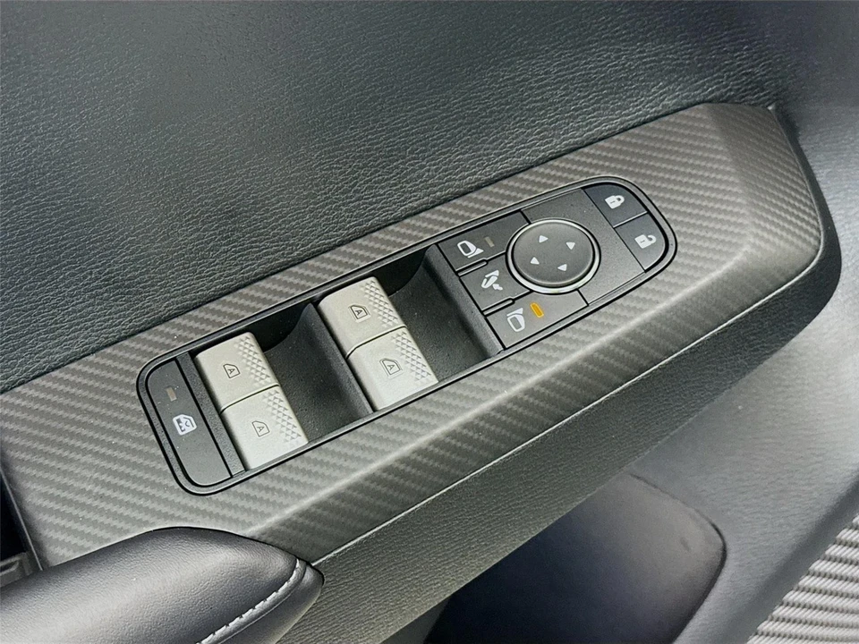 2025 Mitsubishi Outlander - Image 18 of 21