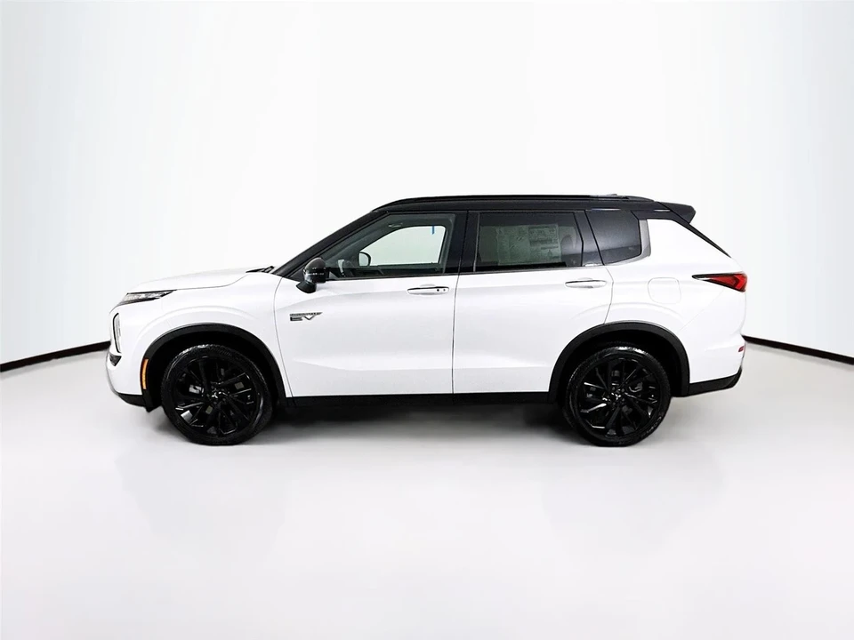 2025 Mitsubishi Outlander - Image 4 of 21