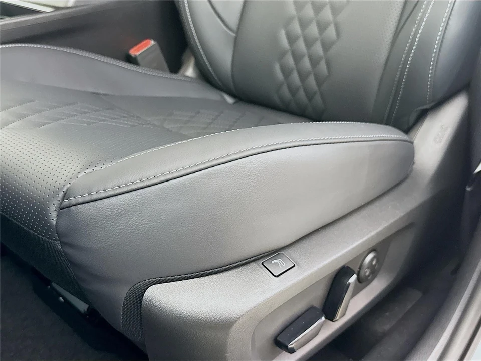 2025 Mitsubishi Outlander - Image 20 of 21