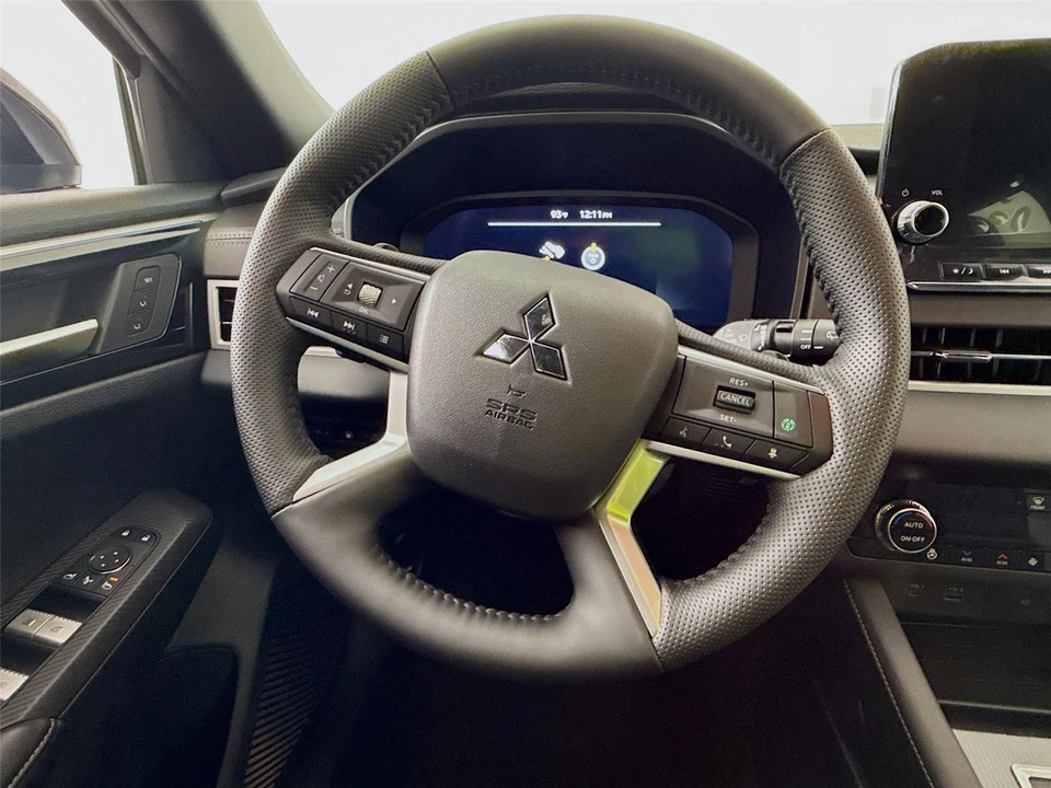 2025 Mitsubishi Outlander - Image 11 of 21