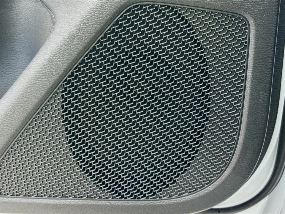 2025 Mitsubishi Outlander - Image 19 of 21