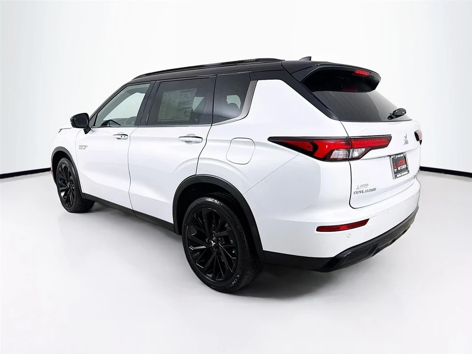 2025 Mitsubishi Outlander - Image 5 of 21